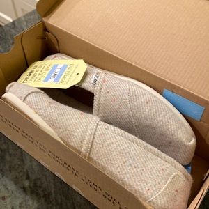 Brand new Tom’s size 8